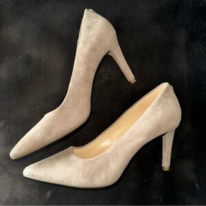 NEW! MICHAEL KORS Nude Suede Pumps Size 8.5M New Without Box GORGEOUS!
